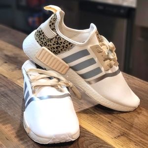 Womens Adidas tennis shoes
